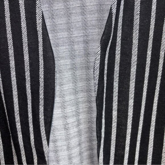 Tart Women’s XL Open Front Sweater Cardigan Monochrome Striped Knit Pockets - Picture 5 of 9
